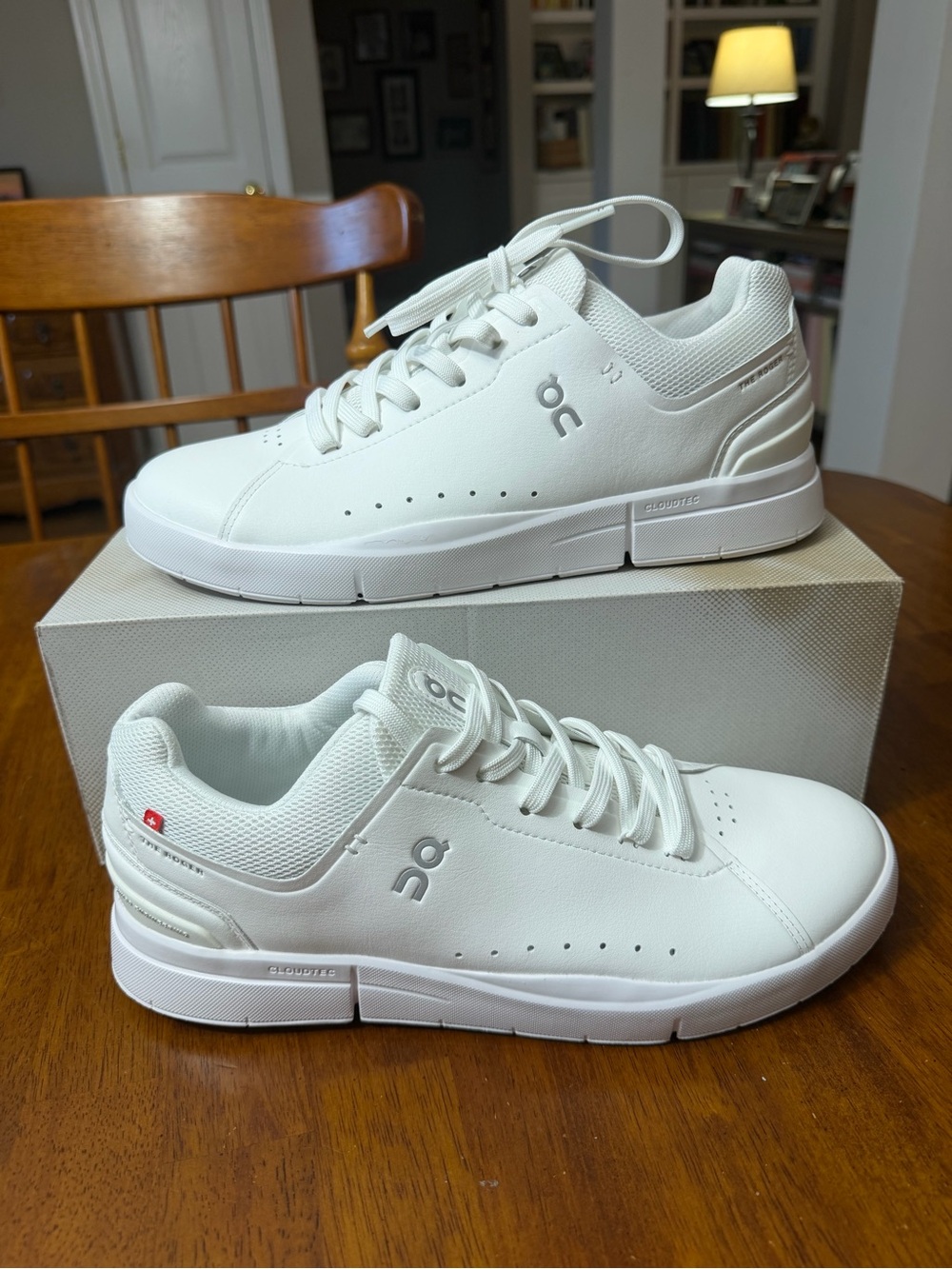 Brand New On Cloud Women's THE ROGER Advantage Tennis Casual Shoes Size 9.5 Med